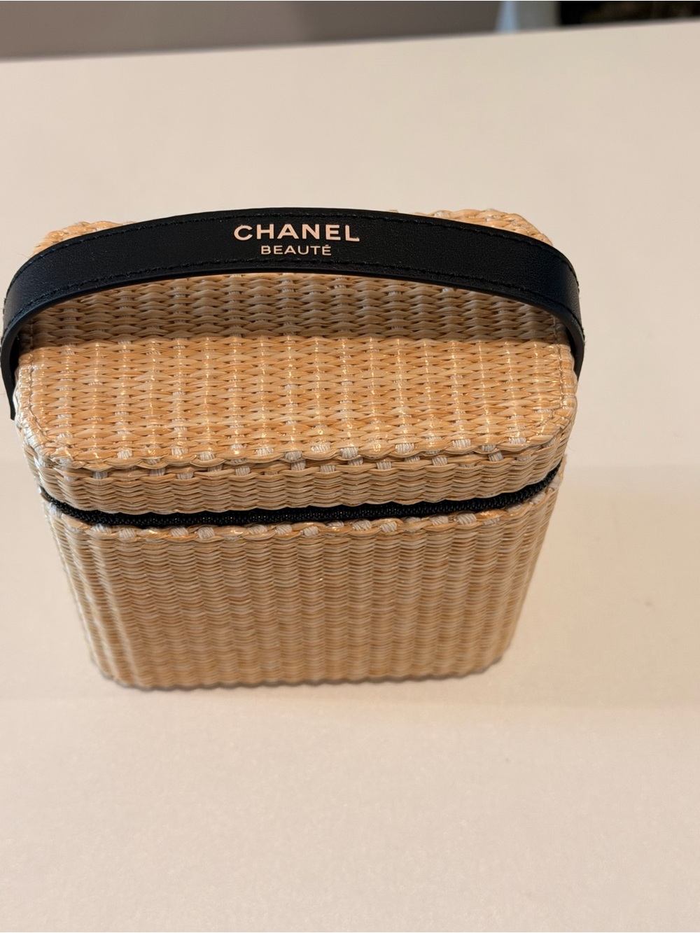 CHANEL Beauty Case with Black Handle - from Summer Essentials Kit - Picture 5 of 6